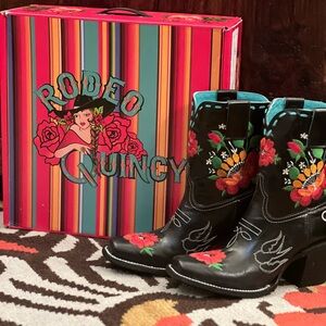 Rodeo Quincy embroidered boots. 7.5